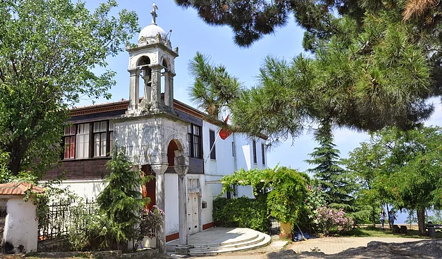 Aya Yorgi Kilisesi’ni ziyaret edin.
