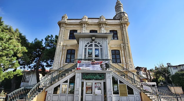 Büyükada Hamidiye Camisi'ni gezin.
