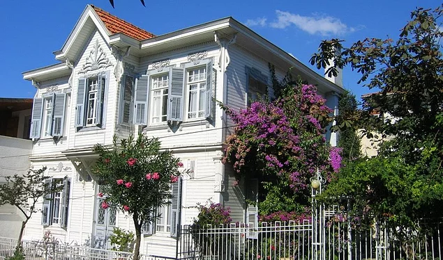 Büyükada Köşkleri'ni görmeye gidin.